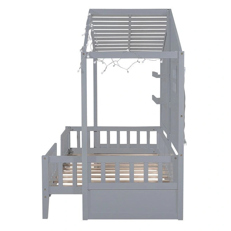 Letto a forma di casa singolo con scaffali, finestra e striscia luminosa scintillante sul tetto