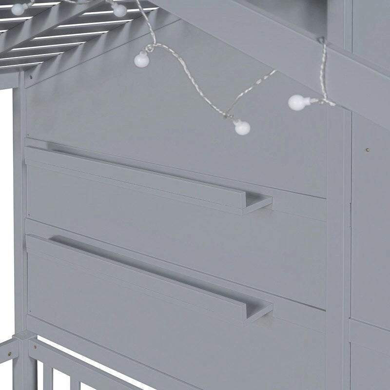 Letto a forma di casa singolo con scaffali, finestra e striscia luminosa scintillante sul tetto